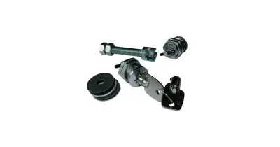 Attache capot avec fermeture à clefs Bratex