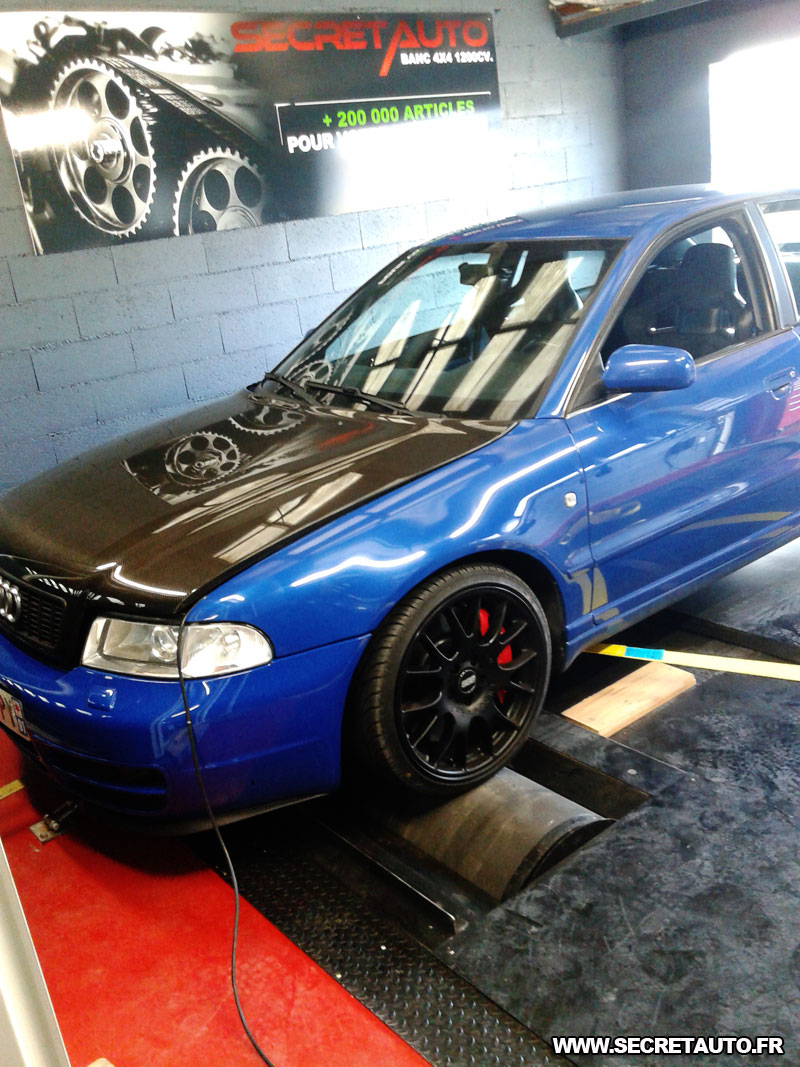 Audi S4 B5 avec capot carbone