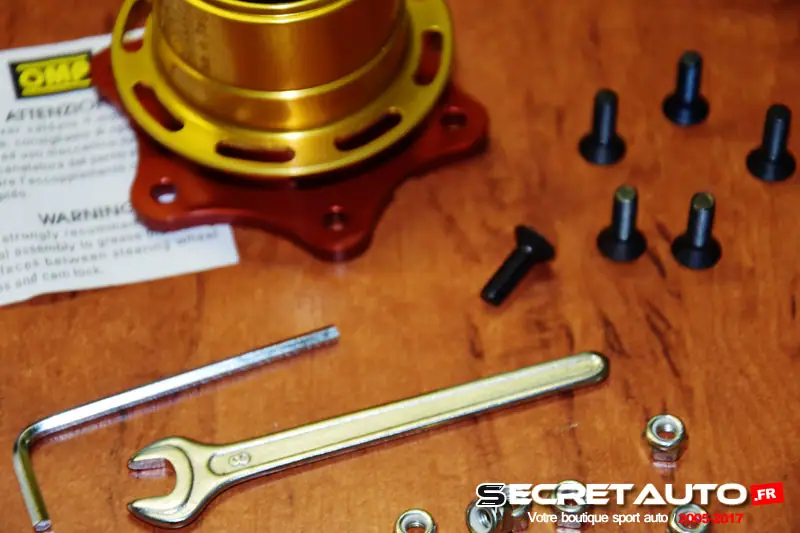 Unboxing moyeu de volant escamotable OMP référence O-ODS-019